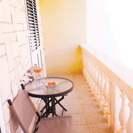 Apartman Nina * Pag Town